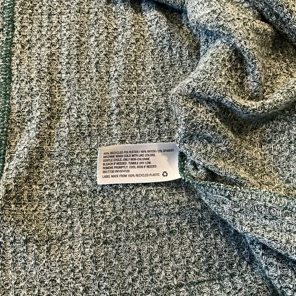 Wild Fable Green V-Neck Sweater - Picture 7 of 7